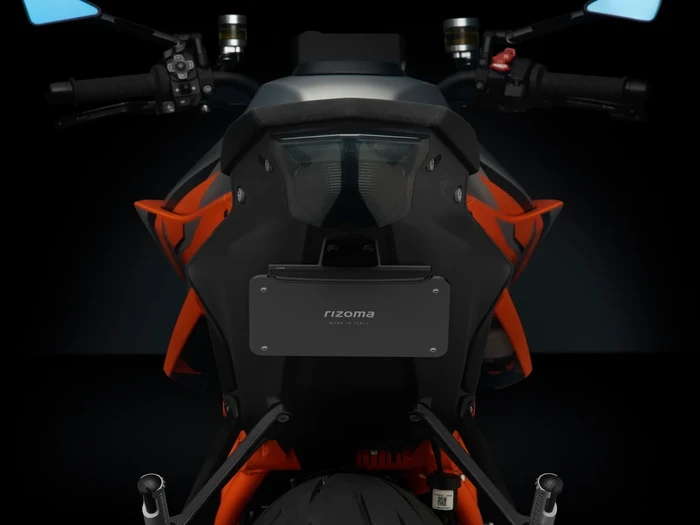 RIZOMA - PTU061B - Flat-Out Fender Eliminator